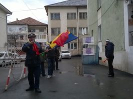 Proteste ale poliţiştilor la Piatra Neamţ şi Roman