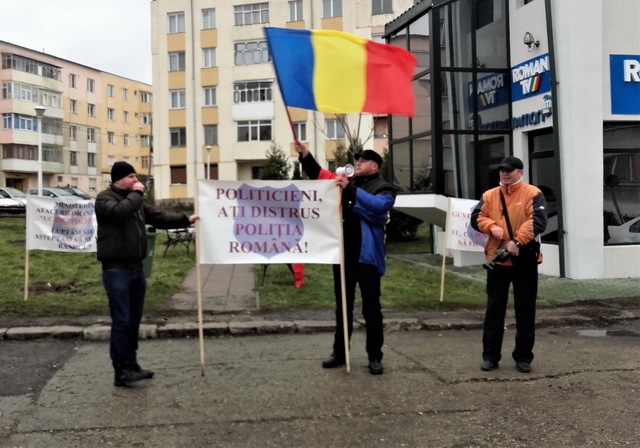 Proteste ale poliţiştilor la Piatra Neamţ şi Roman, ZCH NEWS - sursa ta de informații