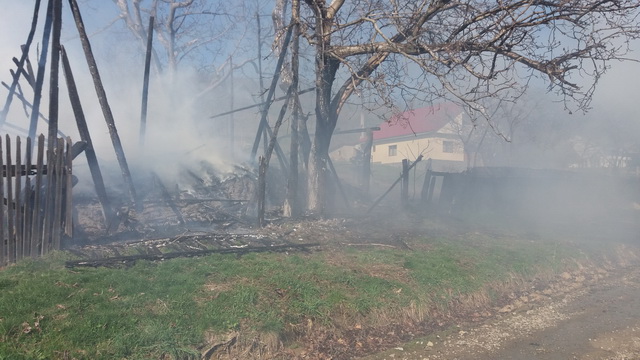 GALERIE FOTO Incendiu la Vânători-Neamț, ZCH NEWS - sursa ta de informații