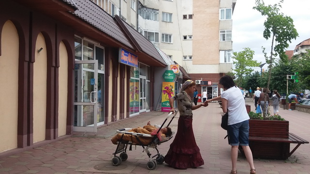 Cerșetoria din Târgu-Neamț în fotografii, ZCH NEWS - sursa ta de informații