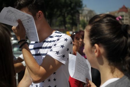Examene naționale: absolvenții de a VIII-a susțin proba scrisă la română, absolvenții de liceu ultima probă orală, ZCH NEWS - sursa ta de informații