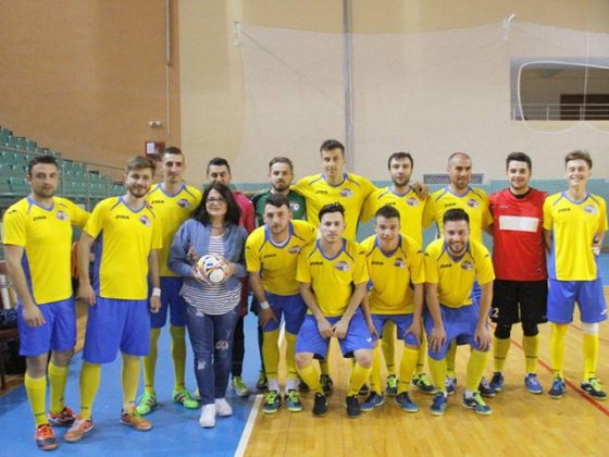 FOTO Cupă şi medalii pentru Futsal Ceahlăul! Premiu special pentru sloganul fotbaliștilor pietreni!, ZCH NEWS - sursa ta de informații
