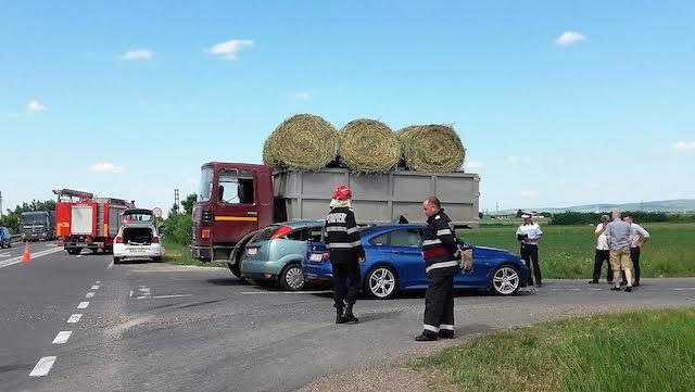 Un camion și două autoturisme, accident la Secuieni. Foto, ZCH NEWS - sursa ta de informații