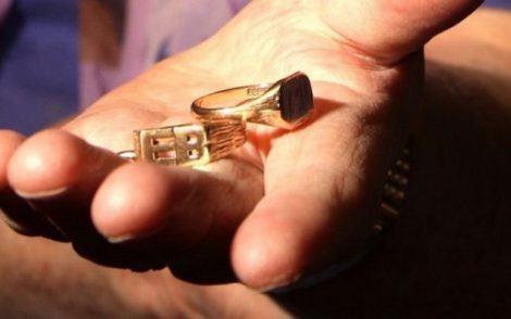 Femeie jefuită de bijuterii de către 4 tineri ”bisericoși”, ZCH NEWS - sursa ta de informații