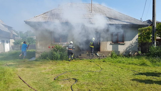 FOTO O casă din Mastacăn a luat foc de la o candelă, ZCH NEWS - sursa ta de informații