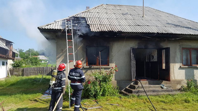 FOTO O casă din Mastacăn a luat foc de la o candelă, ZCH NEWS - sursa ta de informații
