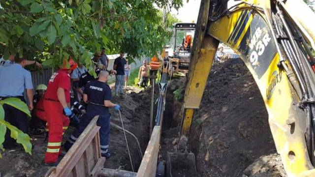 FOTO-VIDEO Muncitor prins sub un mal de pământ la Negrești, ZCH NEWS - sursa ta de informații