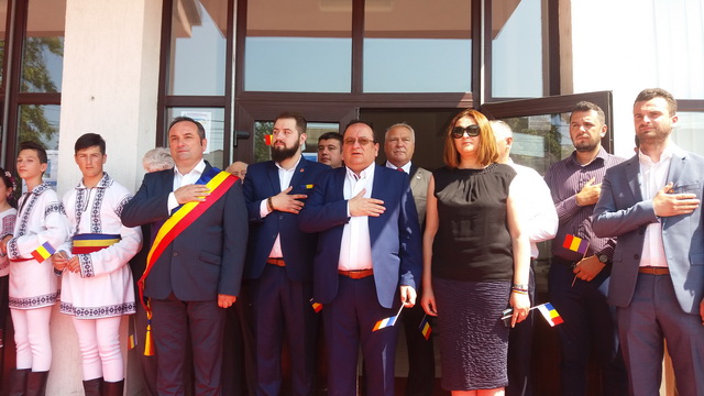 GALERIE FOTO Ziua Drapelului sărbătorită și la Târgu-Neamț, ZCH NEWS - sursa ta de informații