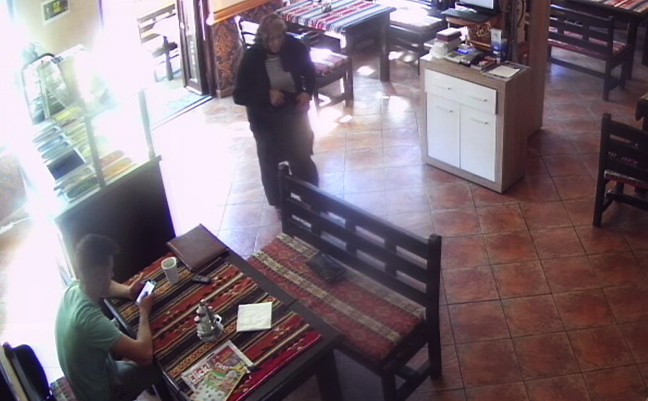 Furt surprins pe camera de supraveghere la Dila Doner