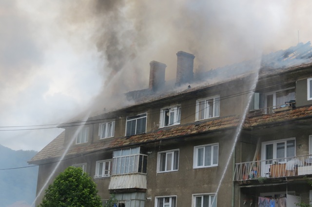 ACTUALIZARE Incendiu în cartierul nemțesc! CAUZA: Un fumător!, ZCH NEWS - sursa ta de informații