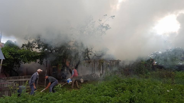 FOTO Incendiu amplificat de explozia unei butelii, la Hârțești, ZCH NEWS - sursa ta de informații