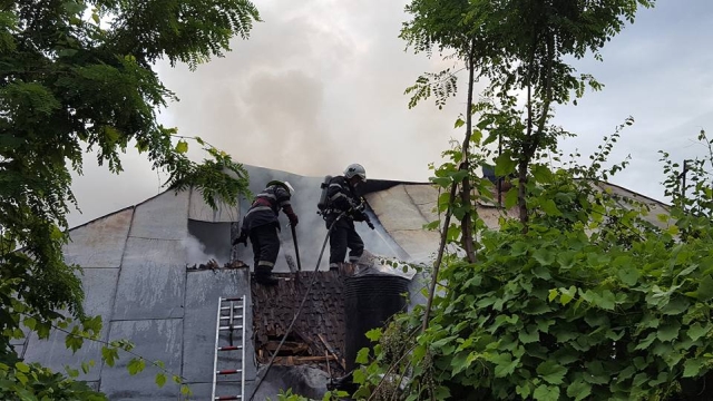 FOTO Incendiu amplificat de explozia unei butelii, la Hârțești, ZCH NEWS - sursa ta de informații