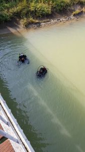 Hidroelectrica a oprit uzinarea, scafandrii caută băieţii înecaţi, ZCH NEWS - sursa ta de informații