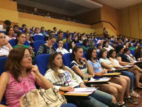 FOTO Elevii de la CN ”Calistrat Hogaș”, mențiune MEN la ”Tinerii dezbat”, ZCH NEWS - sursa ta de informații