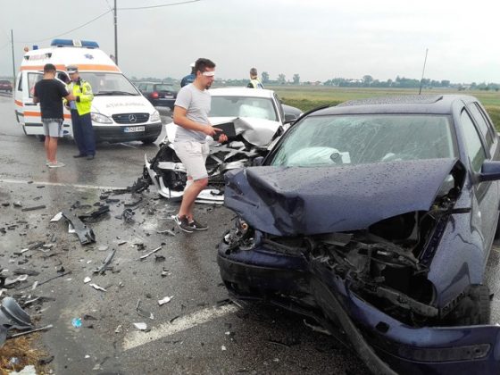 Accident pe Ocolitoarea Roman cu BMW din Marea Britanie. Galerie foto, ZCH NEWS - sursa ta de informații