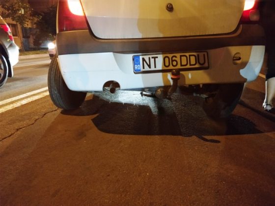 Incredibil: un capac de canal distruge o mașină la Piatra Neamț. Galerie Foto, ZCH NEWS - sursa ta de informații