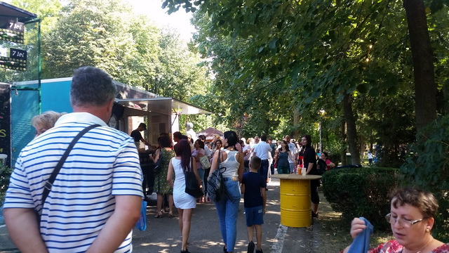 FOTO Mâncare pe săturate la Street Food Festival Bacău, ZCH NEWS - sursa ta de informații