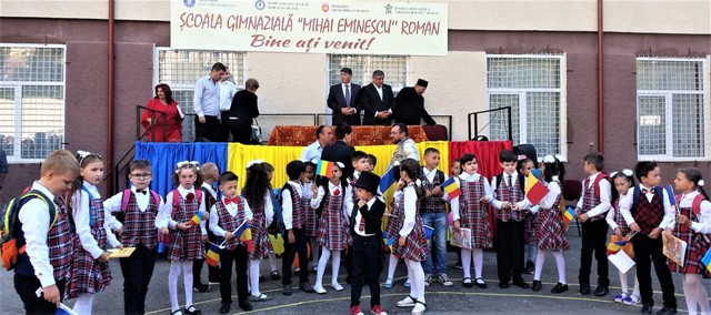 FOTO Deschiderea anului școlar la Roman altfel, ZCH NEWS - sursa ta de informații