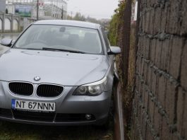 Culmea măiestriei auto: să parchezi pe țeava de gaz