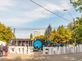 BCR: Şcoala de bani pe roţi la Piatra Neamţ