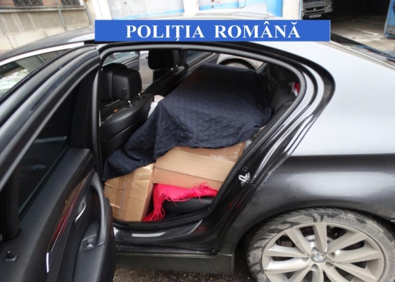 Peste 100.000 de țigări, confiscate cu tot cu mașină la Roman, ZCH NEWS - sursa ta de informații