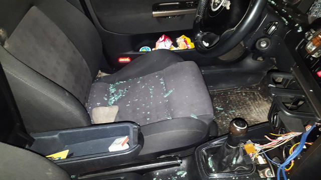 FOTO Maşină vandalizată de hoţi la Bălţăteşti, ZCH NEWS - sursa ta de informații