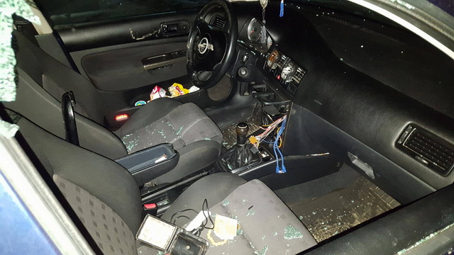 FOTO Maşină vandalizată de hoţi la Bălţăteşti, ZCH NEWS - sursa ta de informații