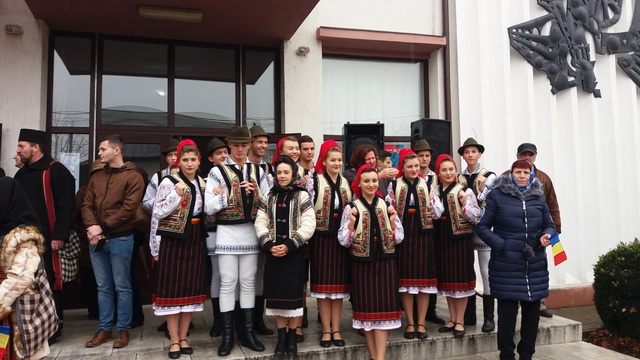 GALERIE FOTO Salve de tun de Ziua Naţională la Târgu Neamţ, ZCH NEWS - sursa ta de informații