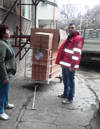 Pătuțuri și lenjerii donate Maternității prin Crucea Roșie Neamț, ZCH NEWS - sursa ta de informații