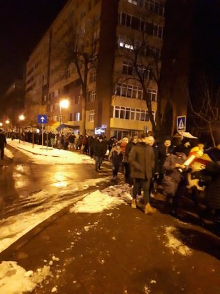 Peste 200 de oameni protestează la Piatra Neamț, ZCH NEWS - sursa ta de informații