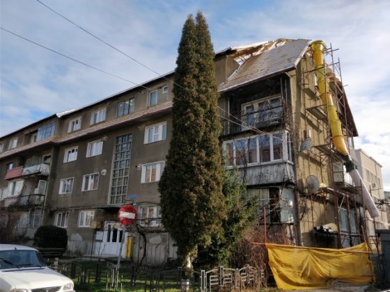 Acoperiș nou de folie pentru blocul nemțesc incendiat la Piatra Neamț, ZCH NEWS - sursa ta de informații