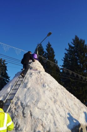 GALERIE FOTO Om de zăpadă demn de cartea recordurilor la Roman, ZCH NEWS - sursa ta de informații