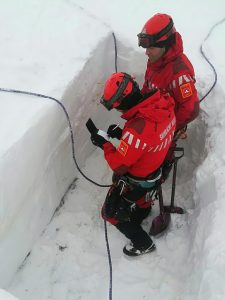 Pericol de avalanşă de gradul 3-4 în masivul Ceahlău, ZCH NEWS - sursa ta de informații
