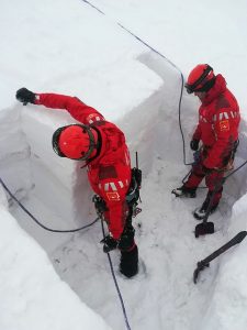 Pericol de avalanşă de gradul 3-4 în masivul Ceahlău, ZCH NEWS - sursa ta de informații