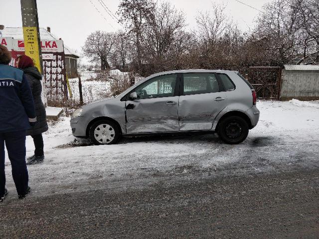 ACTUALIZARE Accident la Podoleni: Mașină răsturnată și proptită în stâlp, ZCH NEWS - sursa ta de informații
