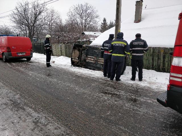 ACTUALIZARE Accident la Podoleni: Mașină răsturnată și proptită în stâlp, ZCH NEWS - sursa ta de informații
