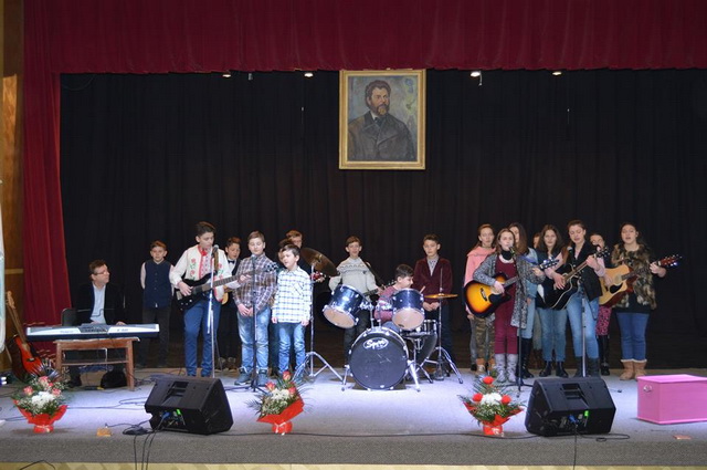 FOTO Ion Creangă omagiat de elevii de la Clubul Copiilor Târgu-Neamţ, ZCH NEWS - sursa ta de informații