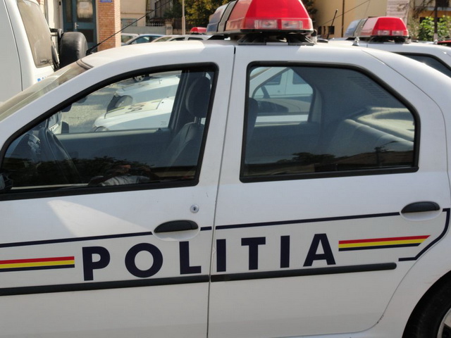 Urmărit de poliţie, un “şofer” a abandonat maşina şi s-a ascuns în curtea unei case, ZCH NEWS - sursa ta de informații
