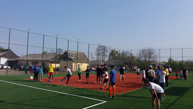 FOTO Teren de sport multifuncţional în comuna Păstrăveni, ZCH NEWS - sursa ta de informații