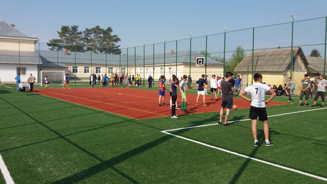 FOTO Teren de sport multifuncţional în comuna Păstrăveni, ZCH NEWS - sursa ta de informații