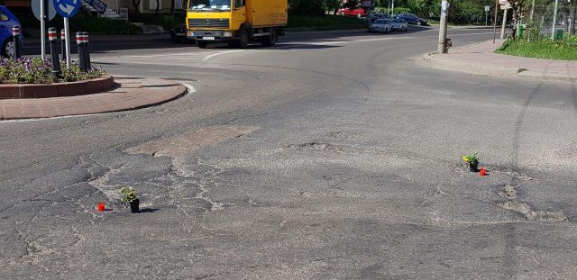 FOTO La Piatra Neamț, Primăria și Publiserv se dau în gropi cu administrarea străzilor (I), ZCH NEWS - sursa ta de informații