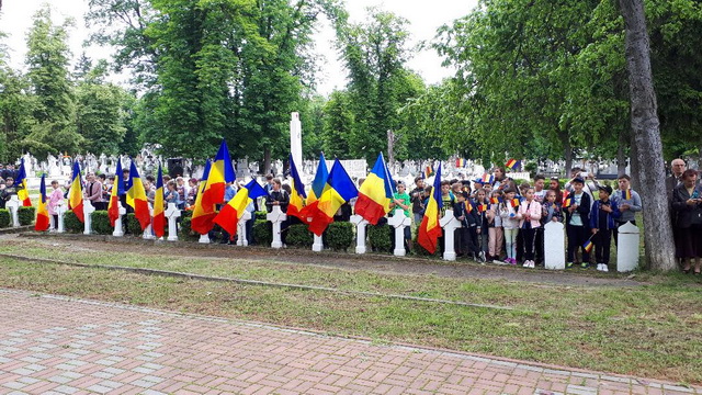 Piatra Neamț &#8211; Ziua Eroilor, ceremonie religioasă și militară, ZCH NEWS - sursa ta de informații