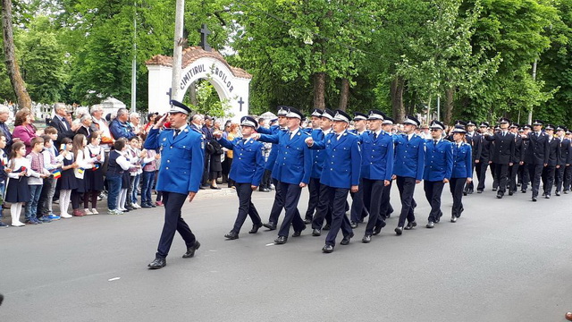 Piatra Neamț &#8211; Ziua Eroilor, ceremonie religioasă și militară, ZCH NEWS - sursa ta de informații