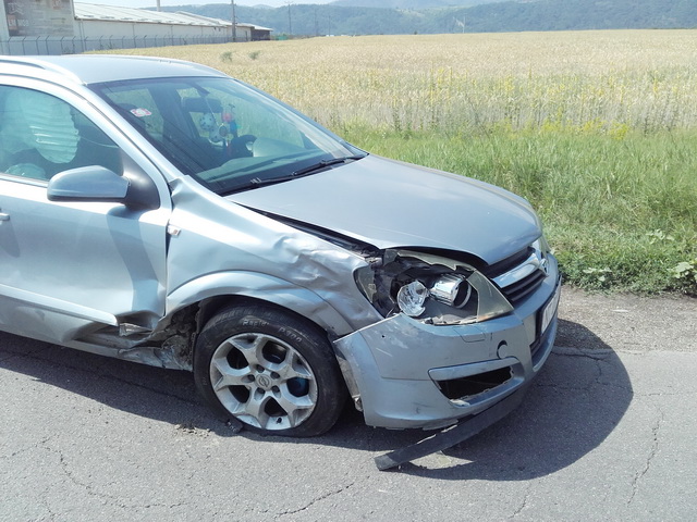 ACTUALIZARE Accident la Săvinești: un Opel și un VW s-au ciocnit, ZCH NEWS - sursa ta de informații
