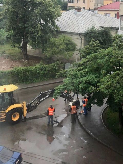 Nemulțumiri cu asfaltul la Târgu Neamț, ZCH NEWS - sursa ta de informații