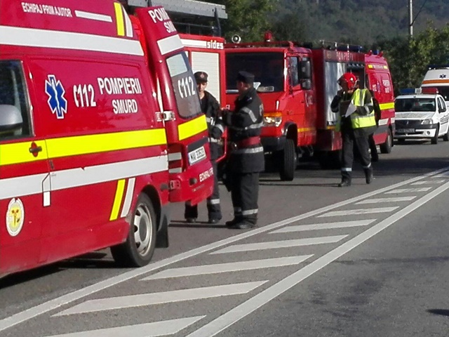 FOTO: Accident grav: O persoană încarcerată, trafic blocat la ieșirea din Roman spre Bacău