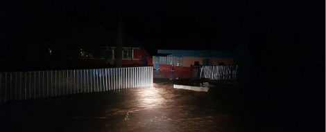 Trifești – În urma inundaților, Primăria distribuie apă potabilă localnicilor și așteaptă retragerea apelor, ZCH NEWS - sursa ta de informații