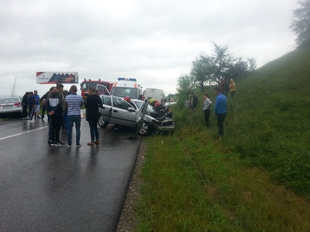 Știre actualizată. Accident cu persoană încarcerată la ieşirea din Dulceşti. Foto