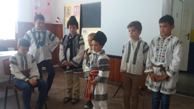 FOTO Pipirig: Lecţie de istorie şi patriotism la Şcoala Boboieşti, ZCH NEWS - sursa ta de informații