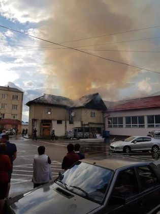 Incendiul de la piața din Târgu Neamț a fost localizat. Galerie foto, ZCH NEWS - sursa ta de informații